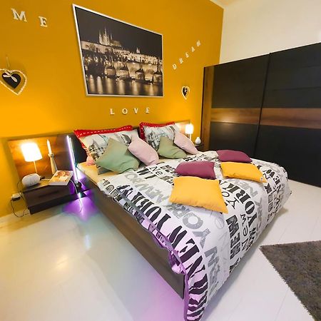 Apartment In The Center Of Прага Экстерьер фото