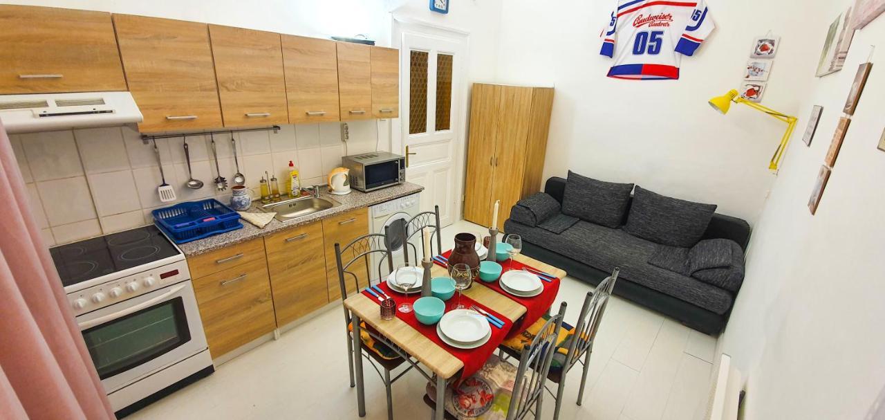 Apartment In The Center Of Прага Экстерьер фото